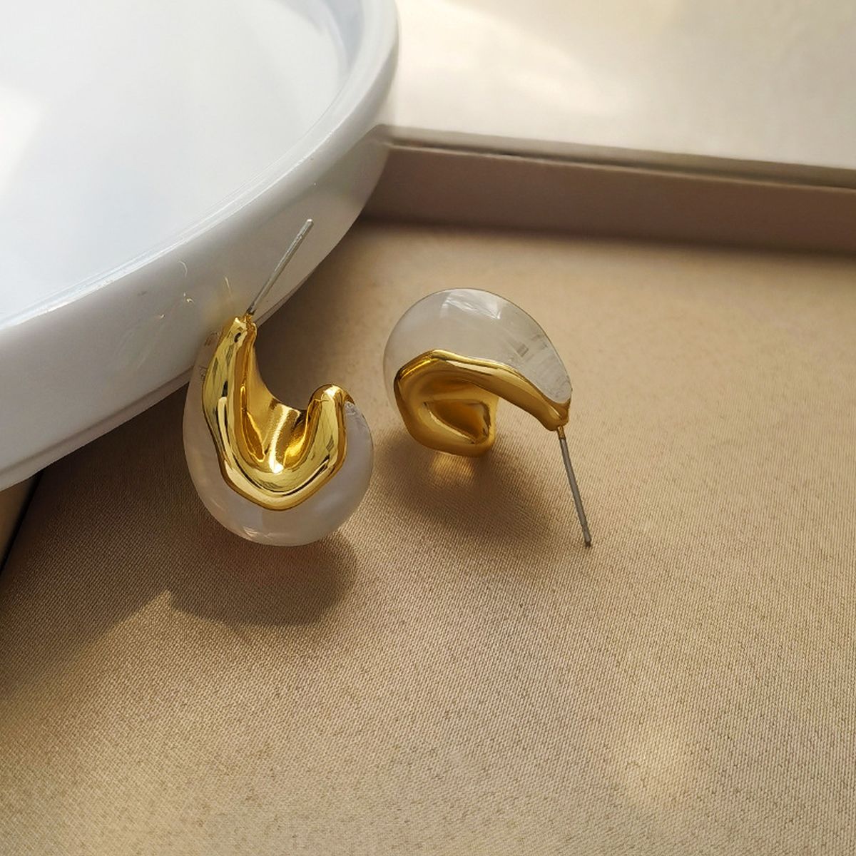 Tear Drop Paisley White 18K Gold Anti Tarnish Stud Hoop Earring Bulk