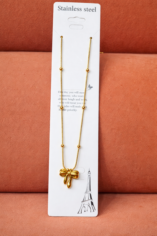 Thora Textured Gold Pendant – Abstract Hamsa Hand Talisman Necklace