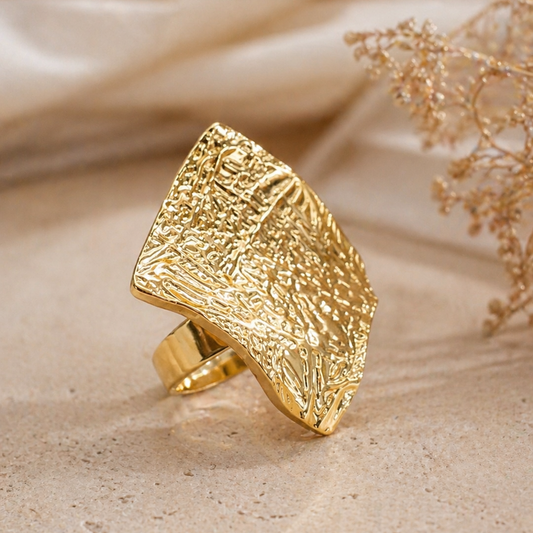 Vintage Sunburst Pearl Statement Ring in 18K Gold Finish